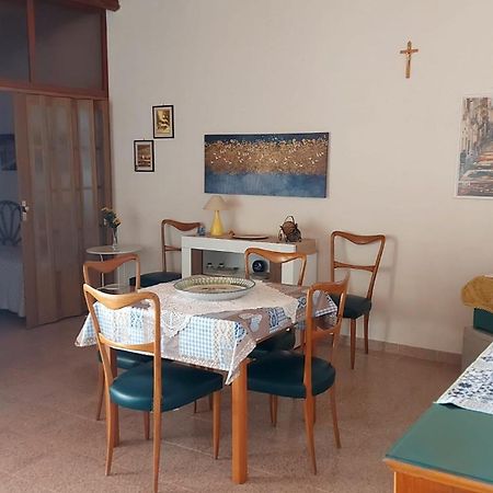 Vila Casa Fronte Mare Puro Relax Cava dʼAliga Exteriér fotografie