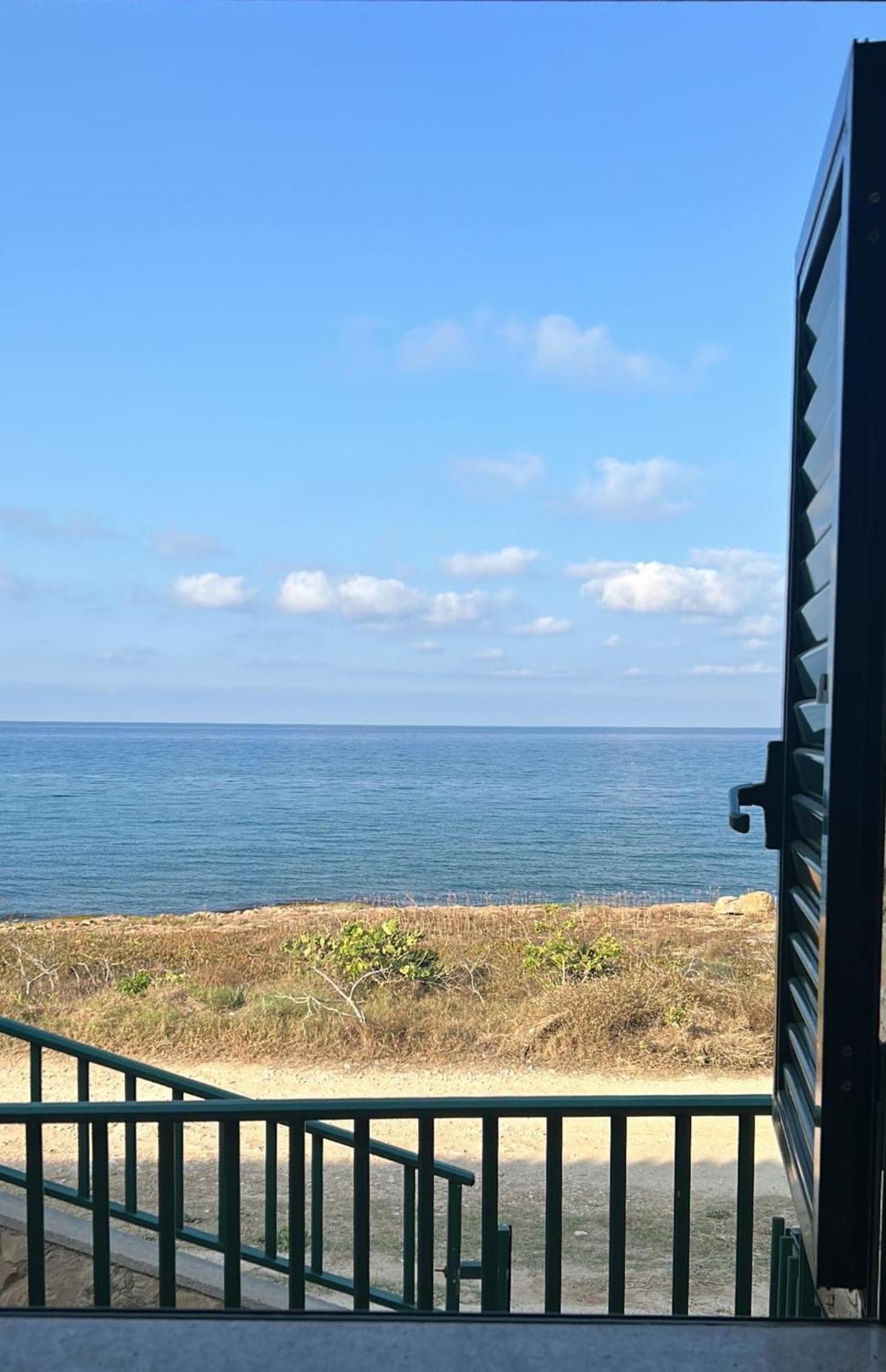 Vila Casa Fronte Mare Puro Relax Cava dʼAliga Exteriér fotografie