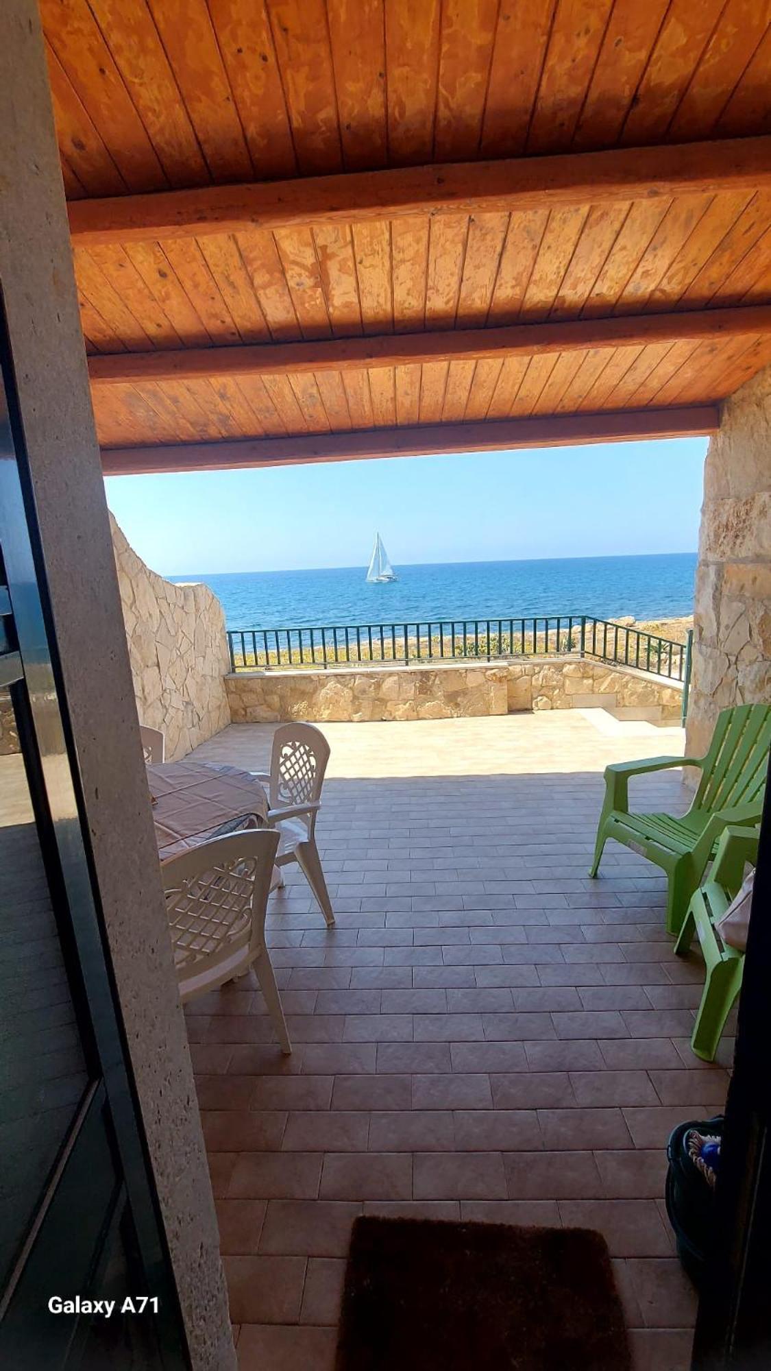 Vila Casa Fronte Mare Puro Relax Cava dʼAliga Exteriér fotografie