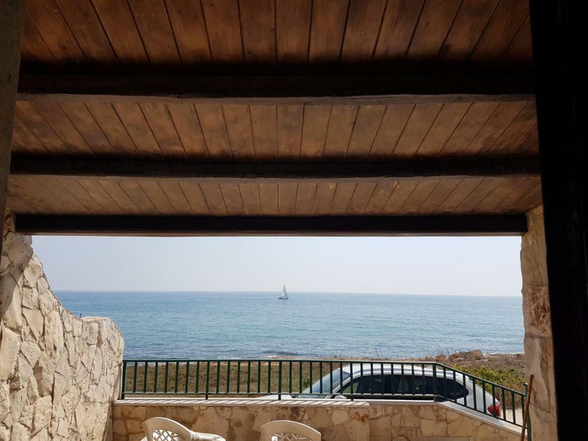 Vila Casa Fronte Mare Puro Relax Cava dʼAliga Exteriér fotografie
