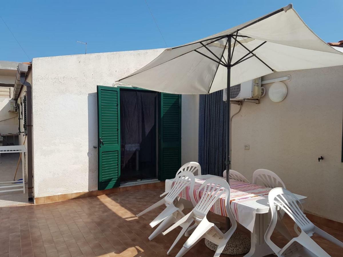 Vila Casa Fronte Mare Puro Relax Cava dʼAliga Exteriér fotografie